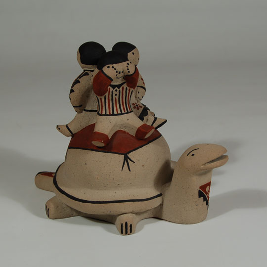 Buffy cordero Suina Pottery - C3688.64